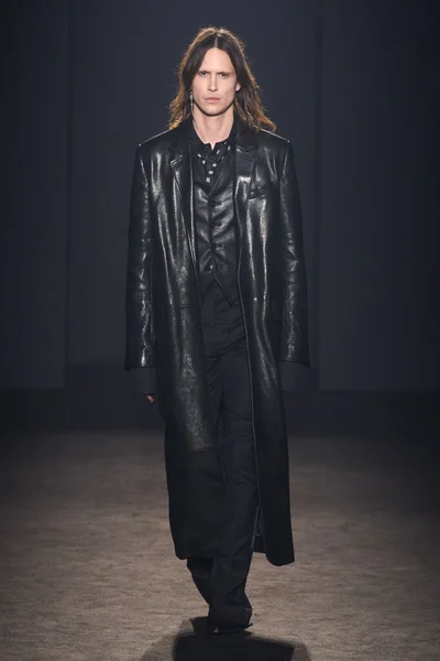 Look 9